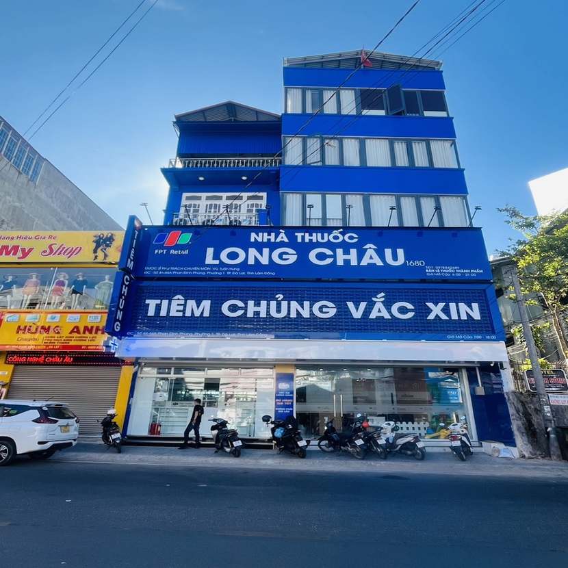 Tiêm chủng vắc xin Long Châu tiếp tục 