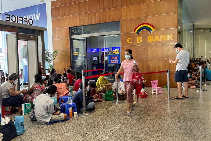Myanmar thiếu tiền mặt, ngân hàng quyết không in thêm