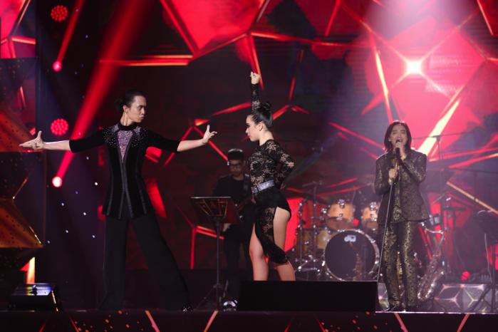 Việt Hương khác lạ sánh đôi cùng Hoài Phương trong live show “Hoài Phương in Concert”
