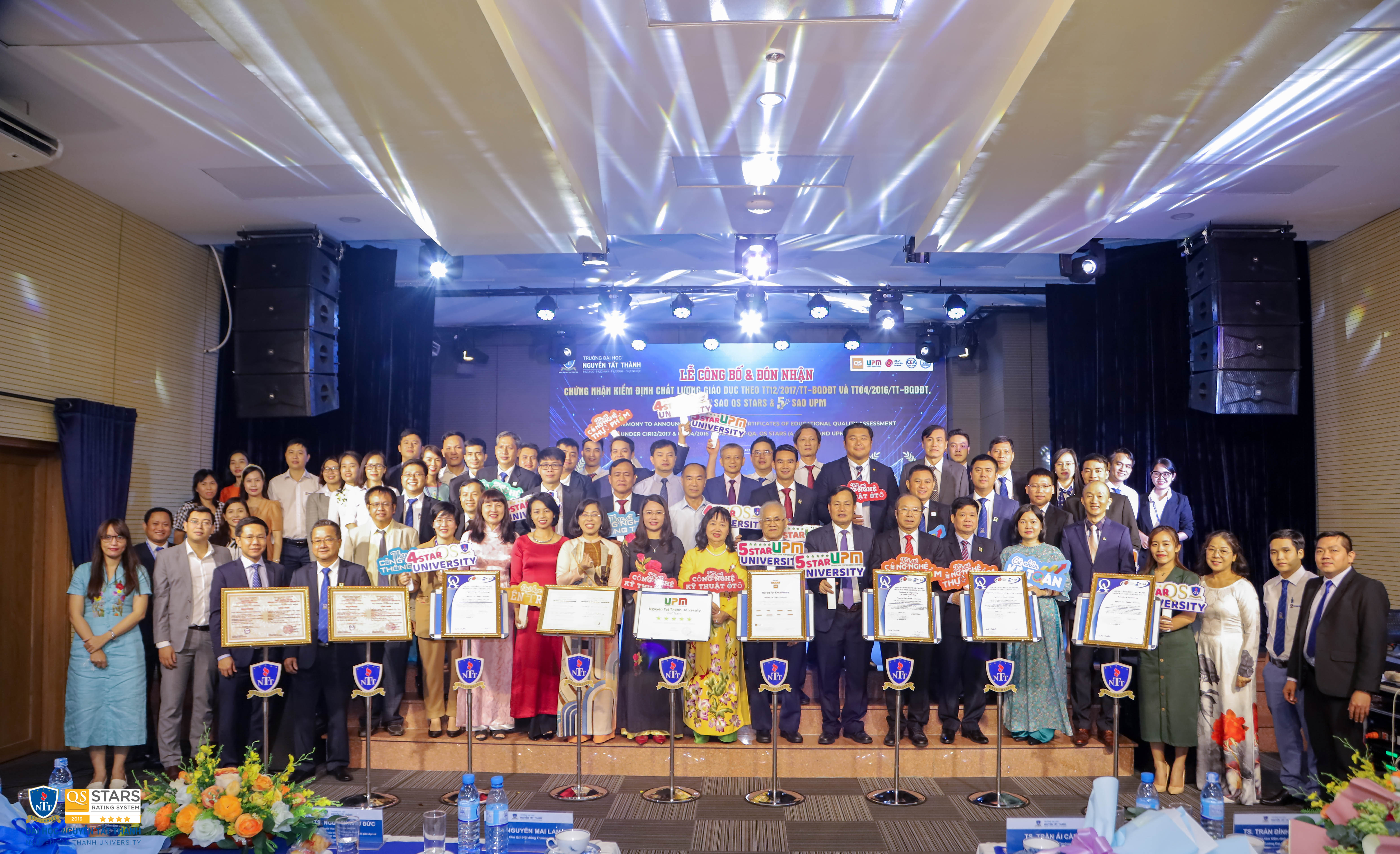Trường ĐH Nguyễn Tất Thành đón nhận chứng nhận kiểm định chất lượng giáo dục và xếp hạng gắn sao