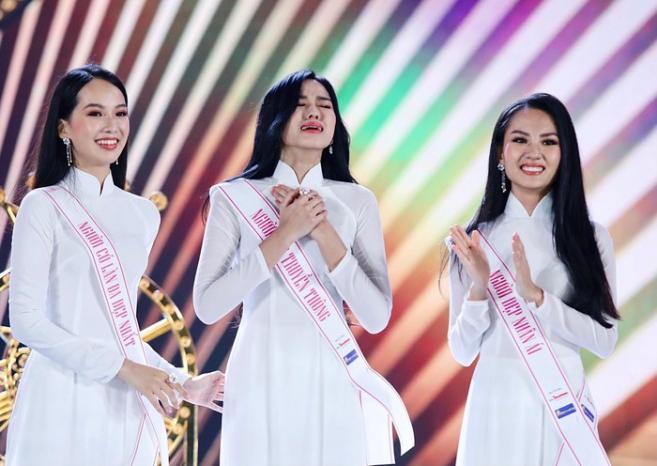 Khoảnh khắc Đỗ Thị Hà bật khóc khi đăng quang Hoa hậu Việt Nam