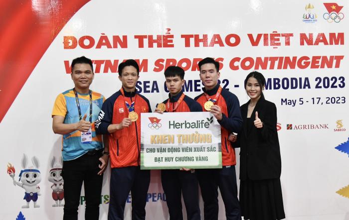 Herbalife Việt Nam thưởng nóng cho các vận động viên đạt Huy chương Vàng đầu tiên của Đoàn Thể thao Việt Nam tại SEA Games 32