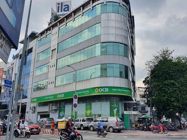 Khách hàng tá hỏa vì 2 tỉ đồng bất ngờ 