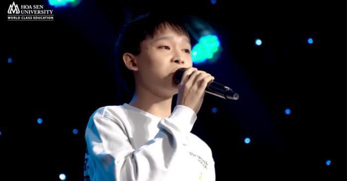 Hồ Văn Cường chính thức lộ diện sau loạt biến cố, ngoại hình của giọng ca trẻ khiến khán giả lo lắng