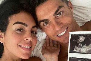 Ronaldo sắp có thêm 2 con