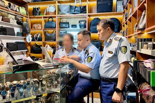 TP.HCM: Tiếp tục phát hiện nhiều sản phẩm nghi hàng giả tại Trung tâm thương mại Saigon Square