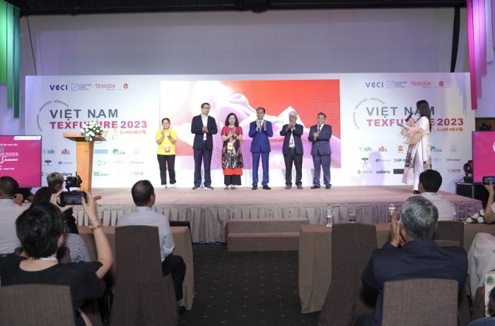 Chính thức khai mạc triển lãm Quốc tế vải cao cấp
