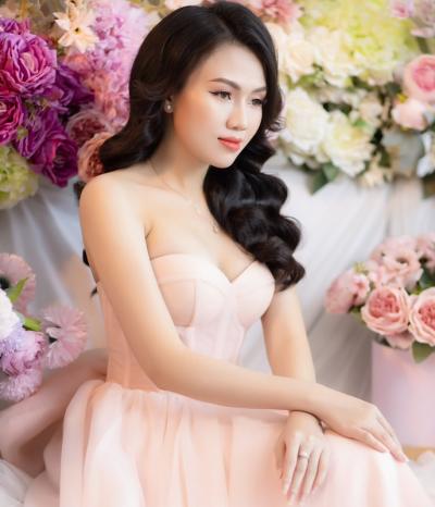 Á hậu Đức Hạnh chuẩn bị đến với đấu trường sắc đẹp thế giới