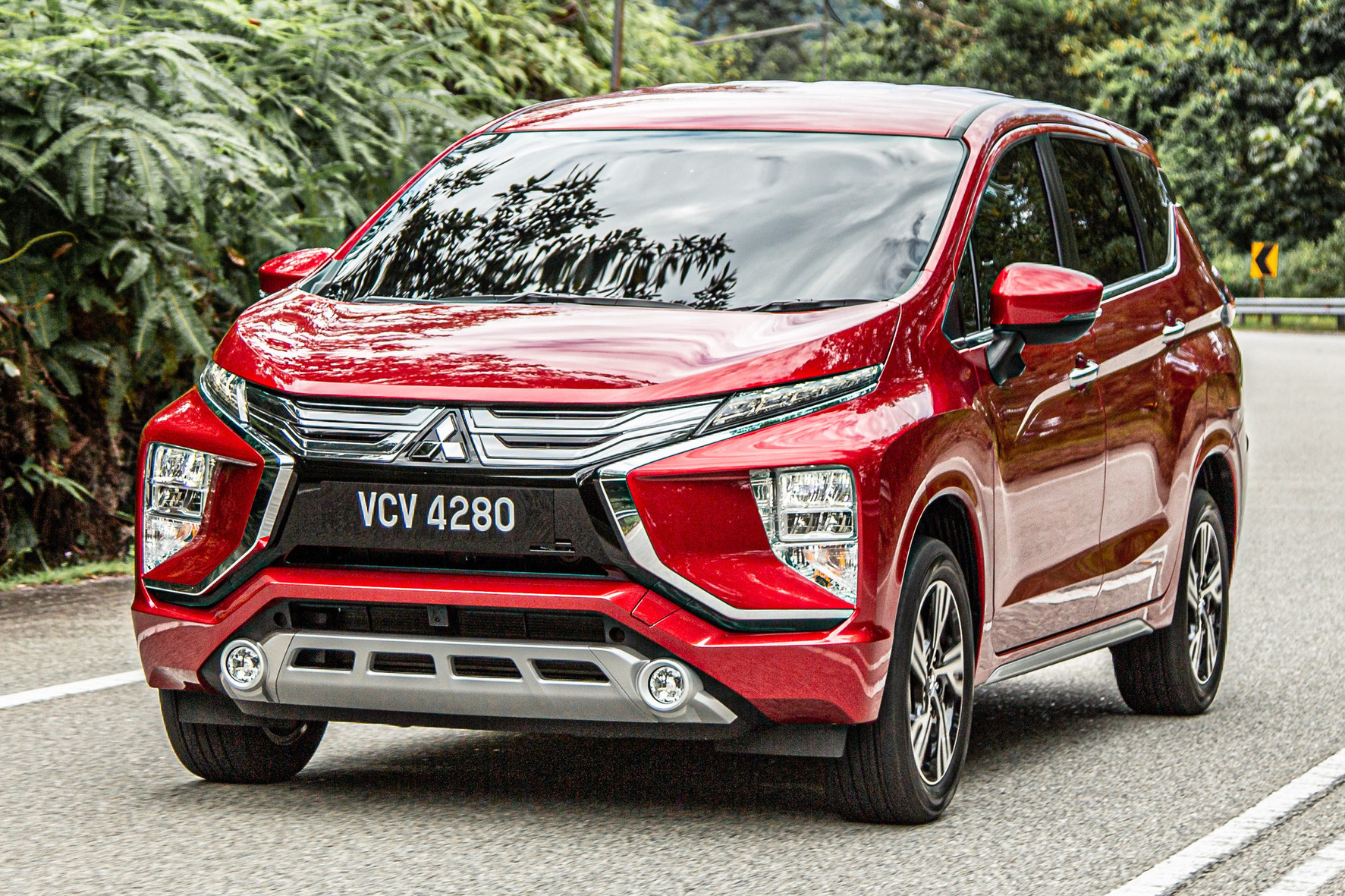 Vua doanh số Mitsubishi Xpander sắp có bản chạy điện, để ngỏ cửa về Việt Nam