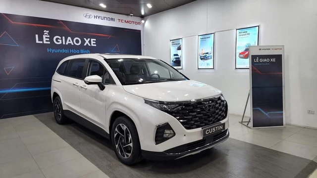 Hyundai Custin xả hàng tồn: Bản giữa giảm 75 triệu, gần rẻ ngang Innova Cross tiêu chuẩn