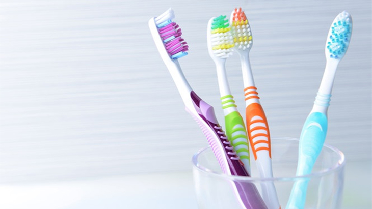 Những thói quen khiến bàn chải đánh răng biến thành ổ vi khuẩn