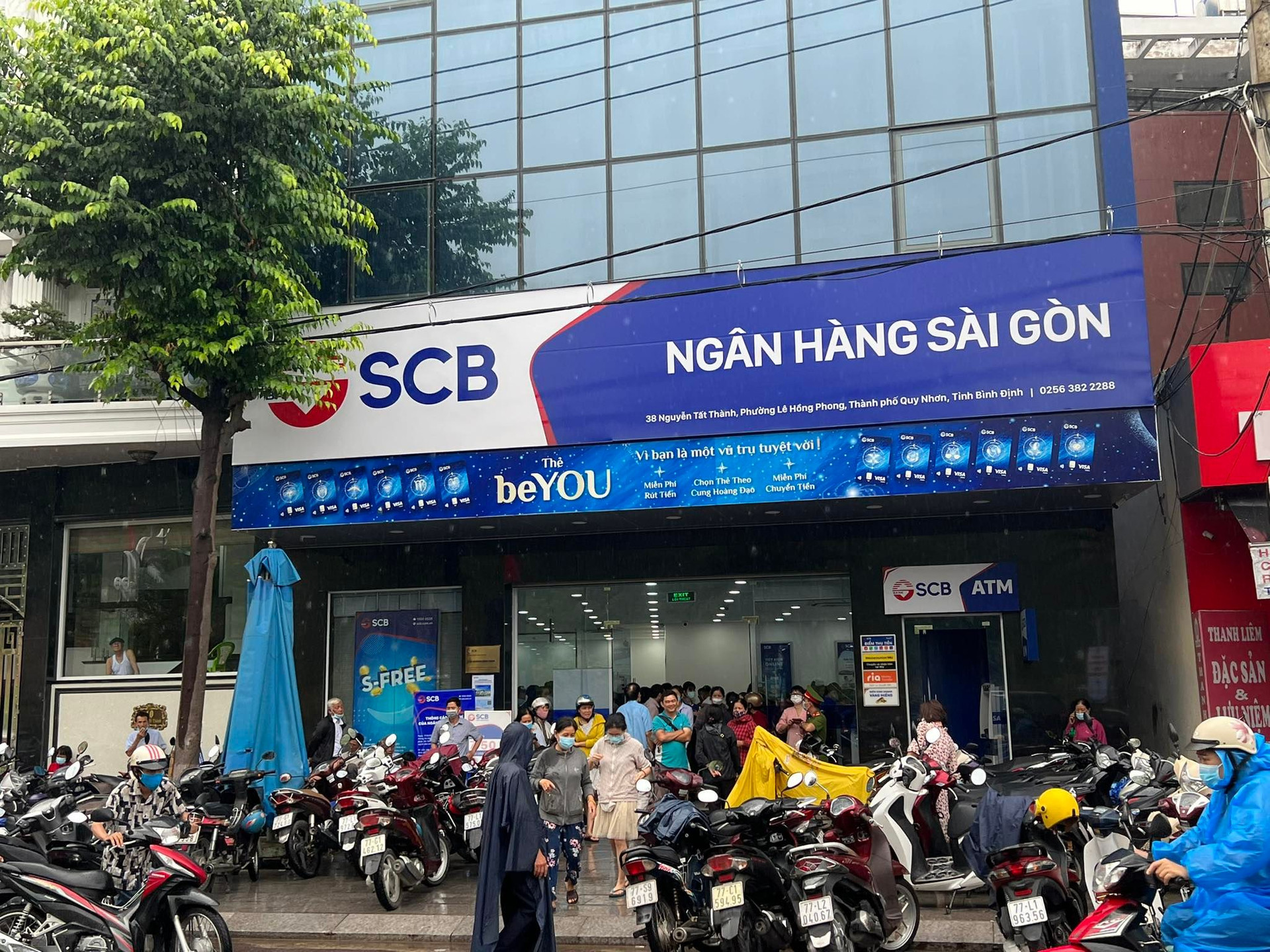 Bình Định: Người dân đổ xô đến Ngân hàng Thương mại cổ phần Sài Gòn rút tiền