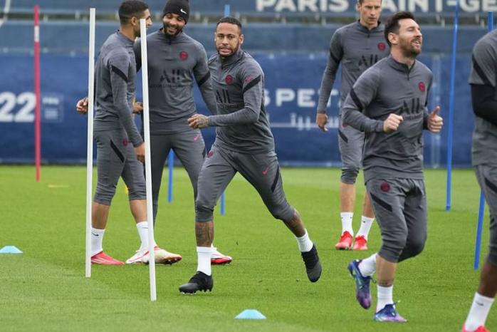 Pep năn nỉ Messi ra sân, Pochettino hứa 