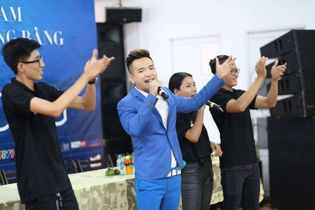 Ca sĩ Việt Quang qua đời sau thời gian bị viêm phổi