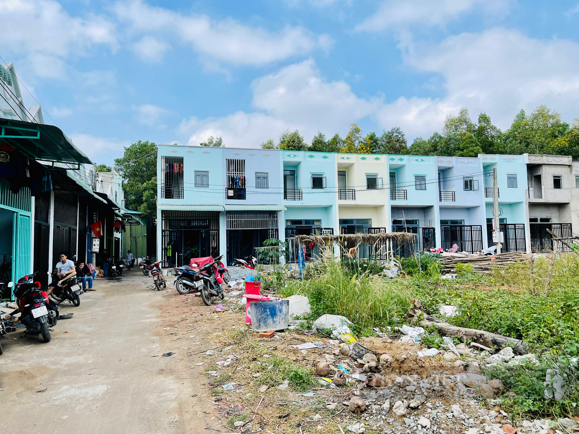 Bình Dương: Xây trái phép hàng chục căn nhà trên đất nông nghiệp, chủ đầu tư còn chống đối, đe doạ cán bộ