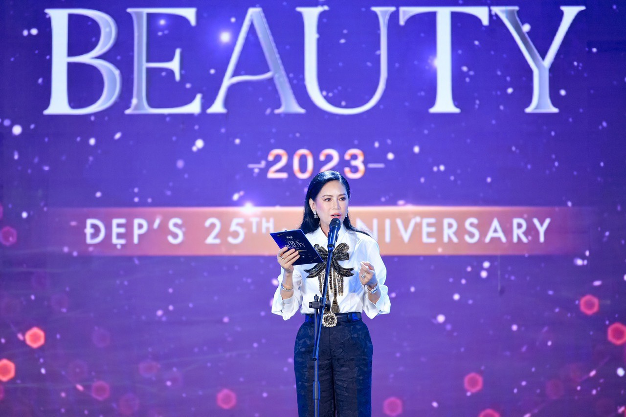 Doanh nhân Lê Hồng Thuỷ Tiên cuốn hút trong mọi khoảnh khắc tại Đẹp Awards 2023